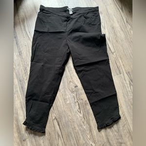 Black ruffled bottom ankle pants